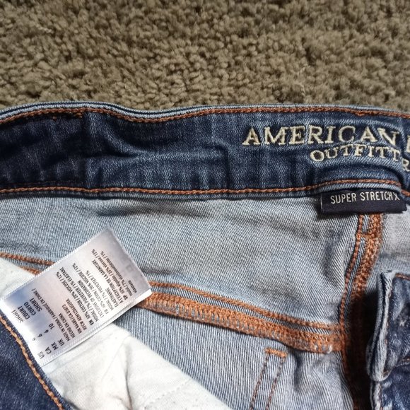 American Eagle EUC Size 6 Short Distressed Jeans-Item #421 - Picture 7 of 7